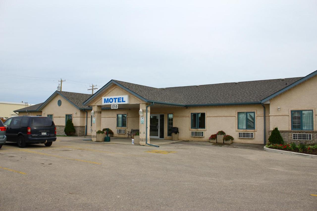 Sleep Suite Motel Steinbach Екстер'єр фото