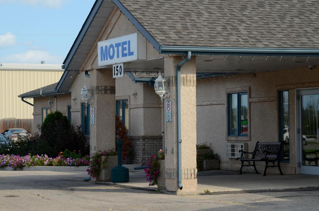 Sleep Suite Motel Steinbach Екстер'єр фото