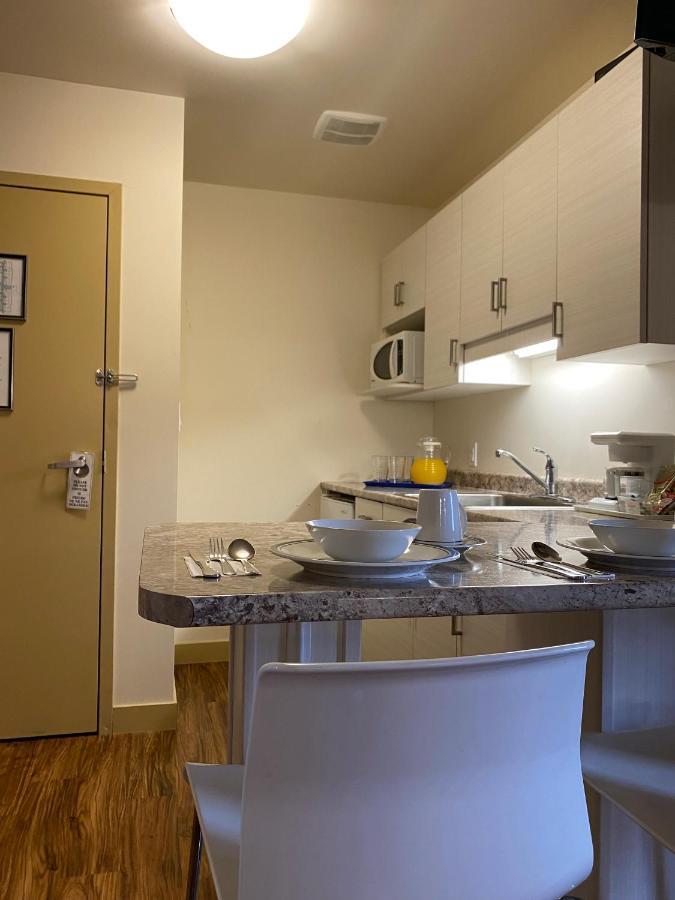 Sleep Suite Motel Steinbach Екстер'єр фото