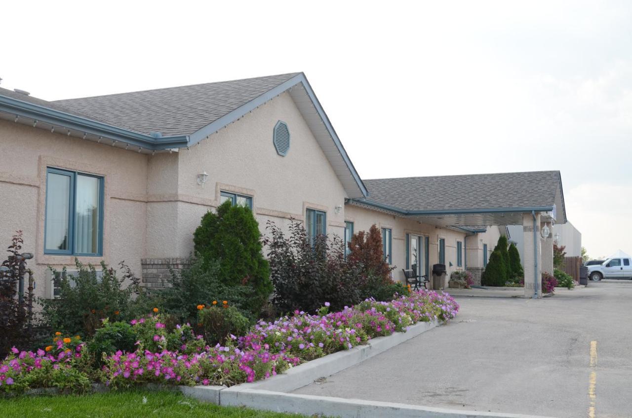 Sleep Suite Motel Steinbach Екстер'єр фото