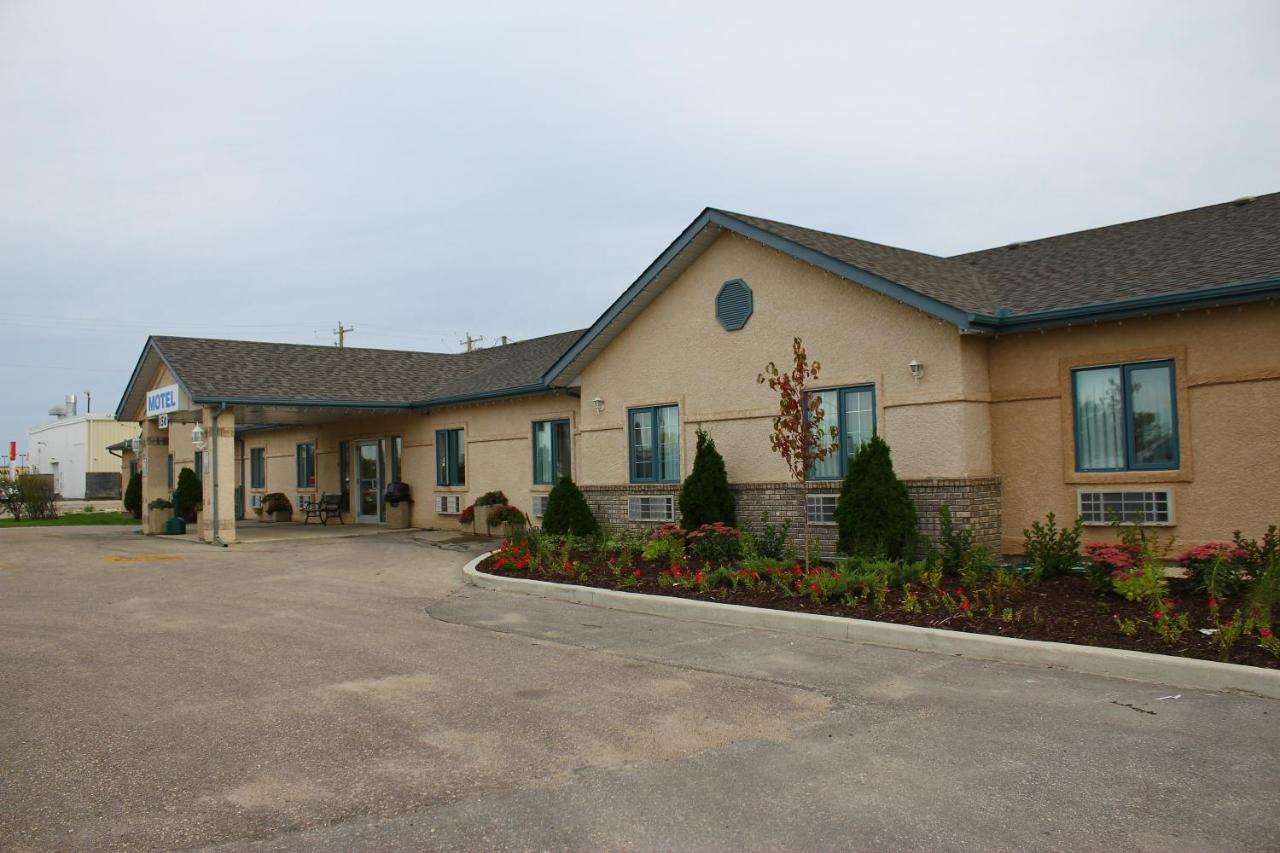 Sleep Suite Motel Steinbach Екстер'єр фото