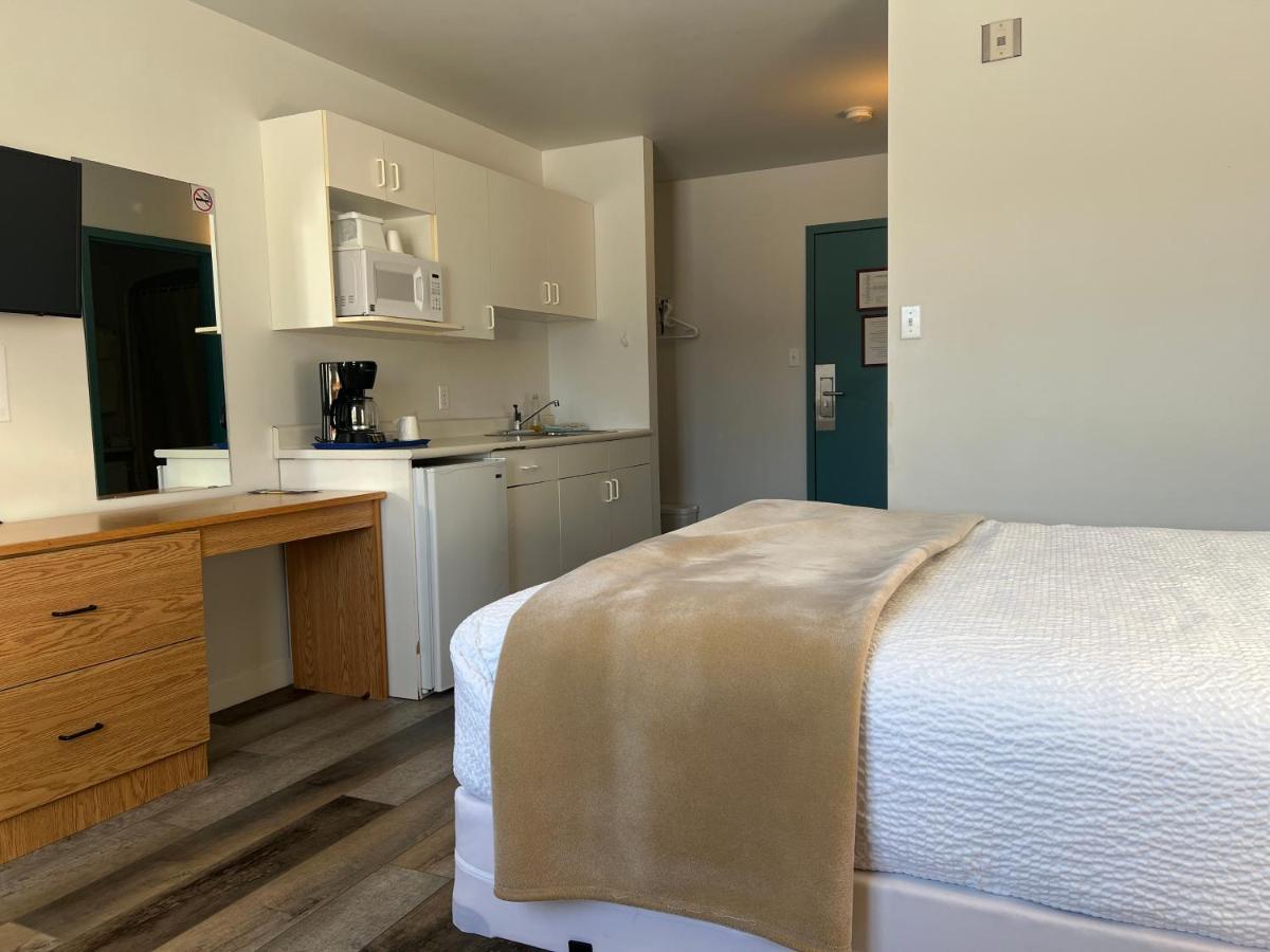 Sleep Suite Motel Steinbach Екстер'єр фото
