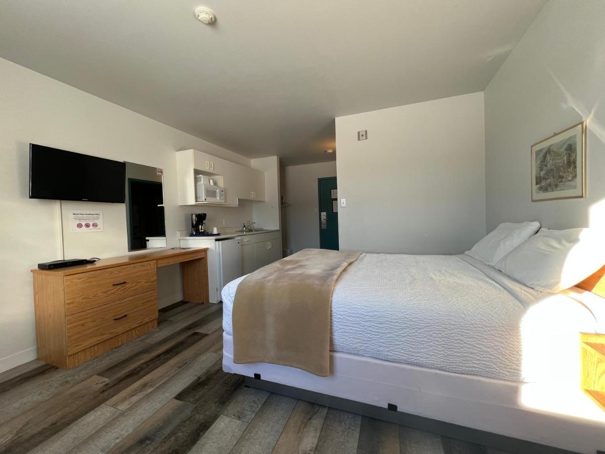 Sleep Suite Motel Steinbach Екстер'єр фото