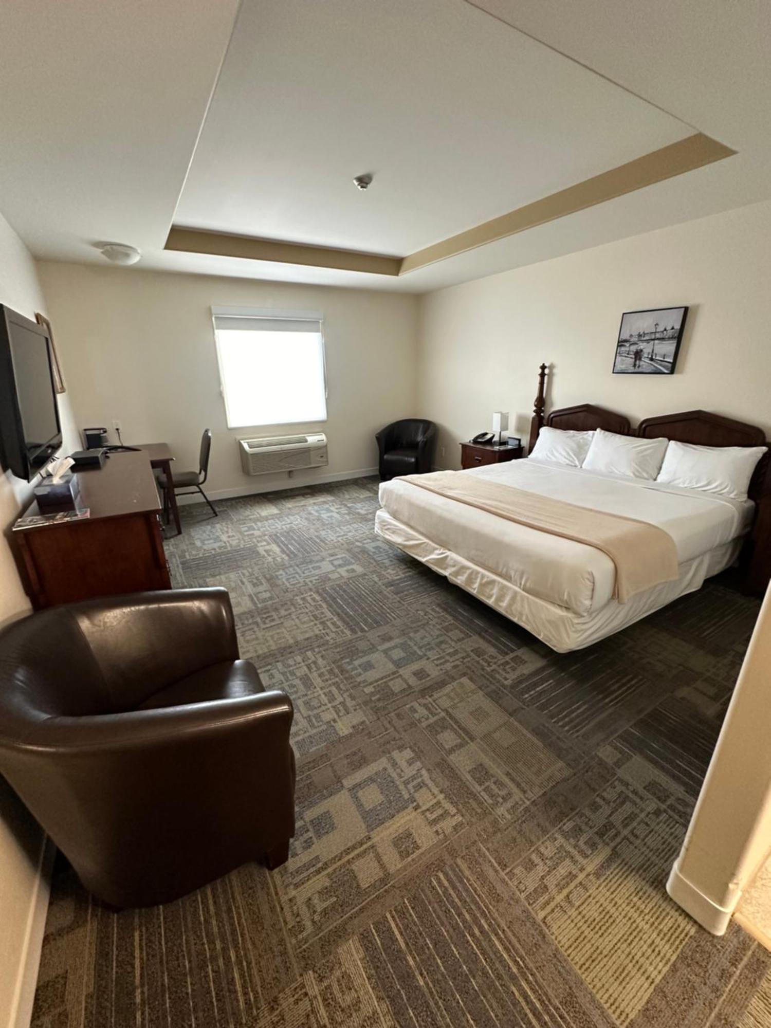 Sleep Suite Motel Steinbach Екстер'єр фото