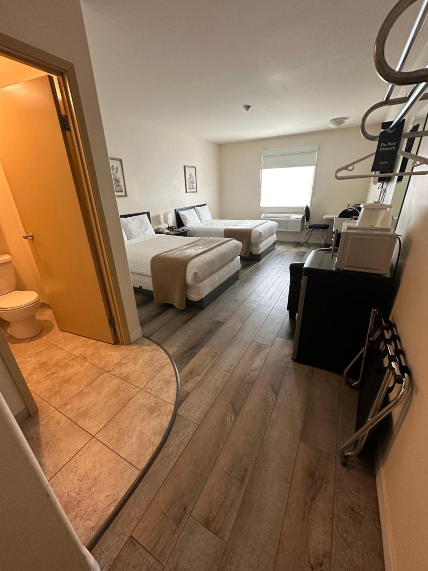 Sleep Suite Motel Steinbach Екстер'єр фото
