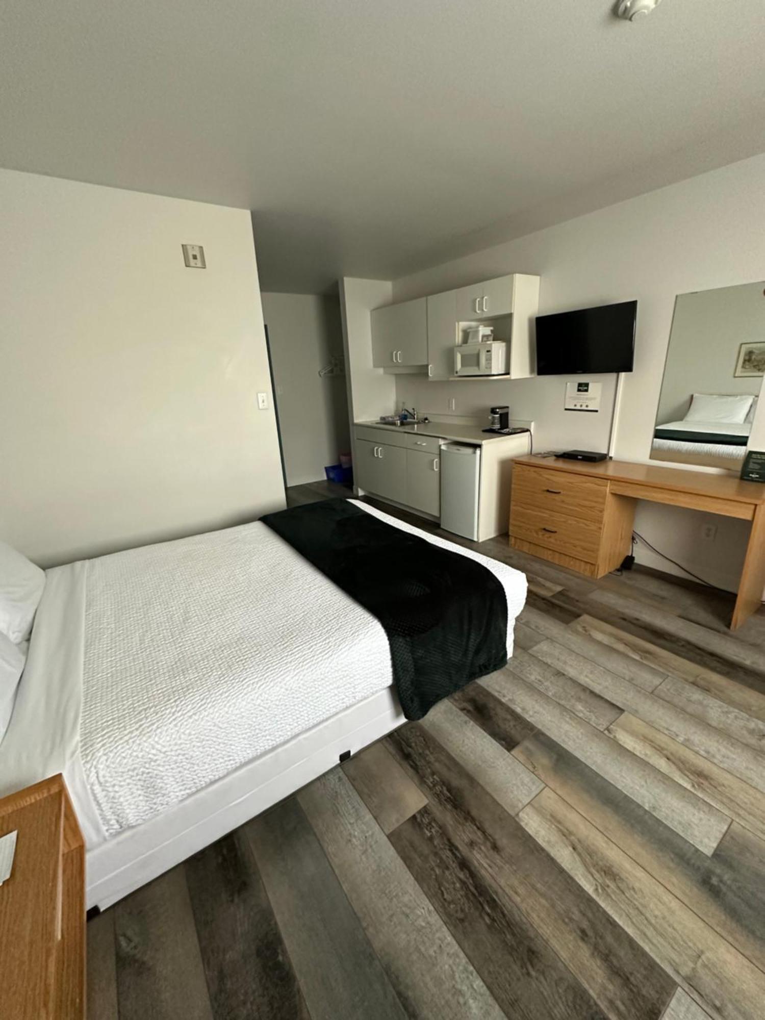 Sleep Suite Motel Steinbach Екстер'єр фото