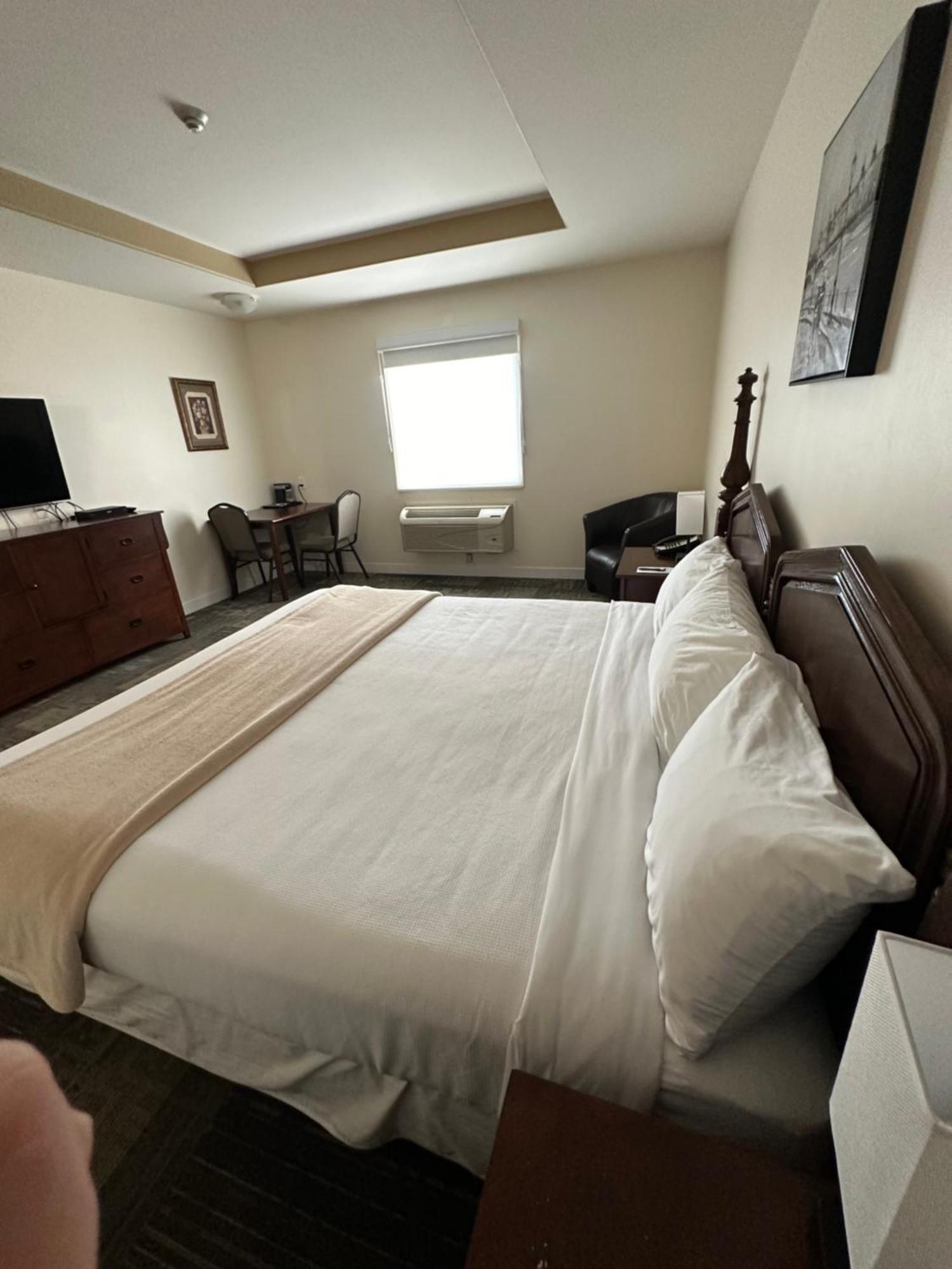 Sleep Suite Motel Steinbach Екстер'єр фото