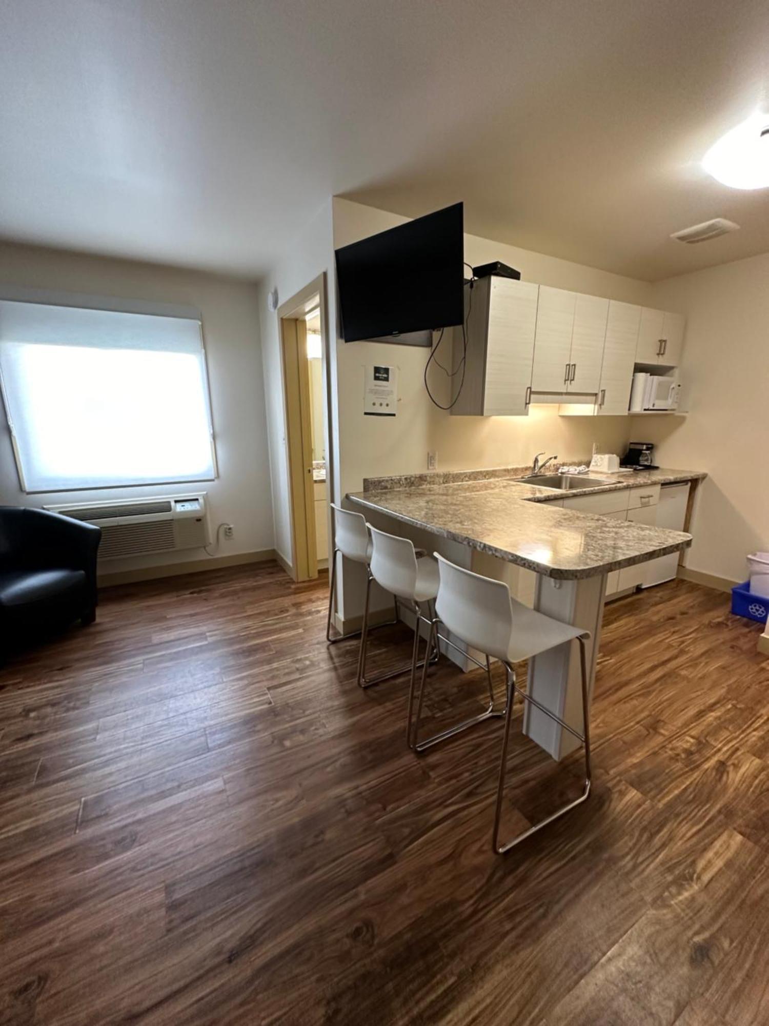 Sleep Suite Motel Steinbach Екстер'єр фото