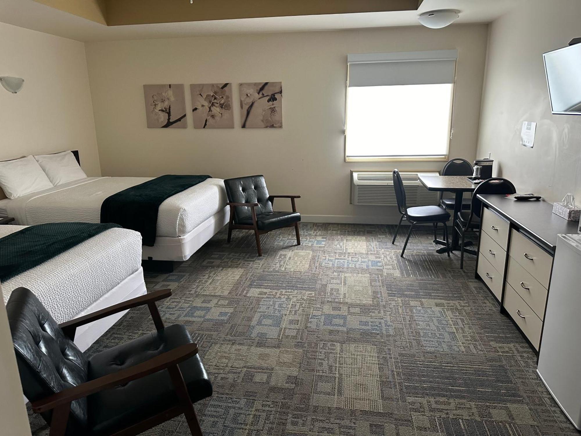 Sleep Suite Motel Steinbach Екстер'єр фото