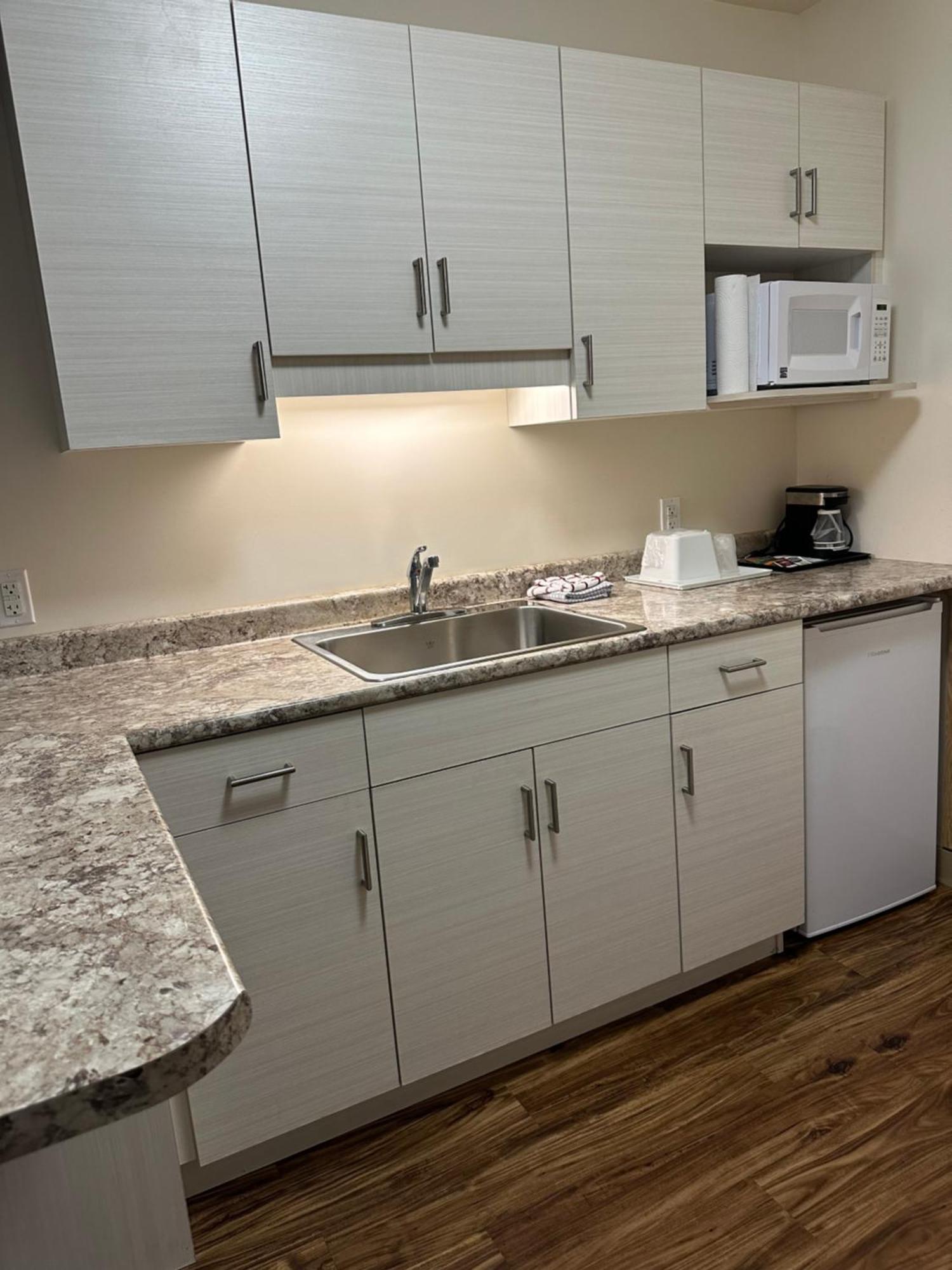 Sleep Suite Motel Steinbach Екстер'єр фото