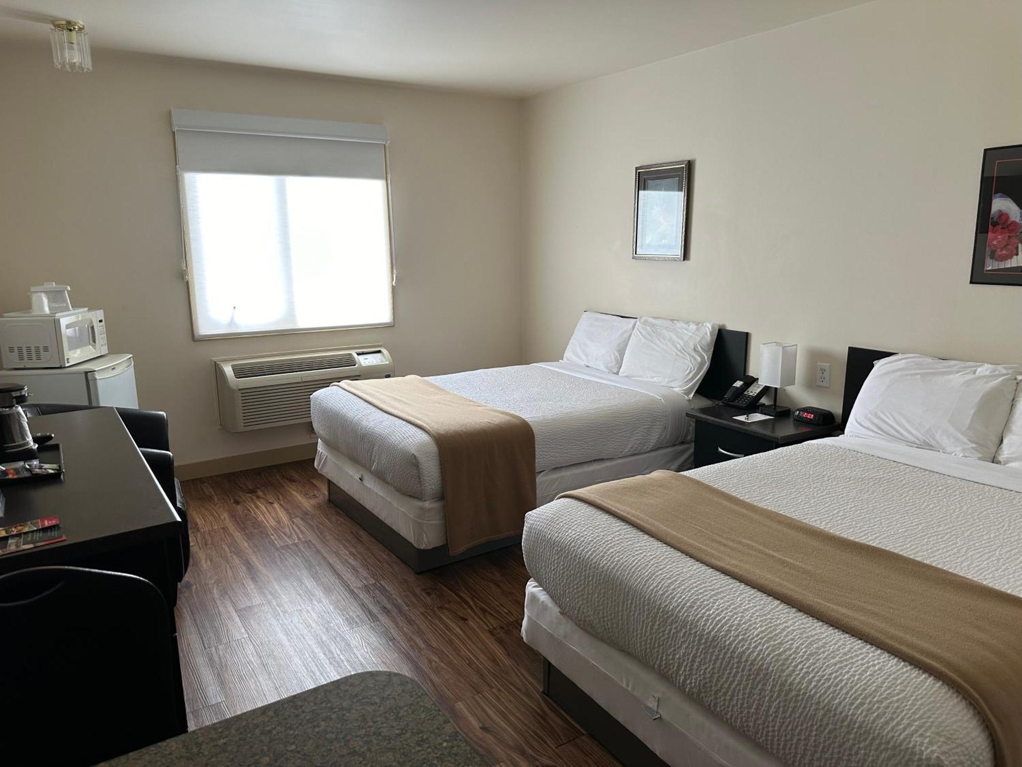 Sleep Suite Motel Steinbach Екстер'єр фото